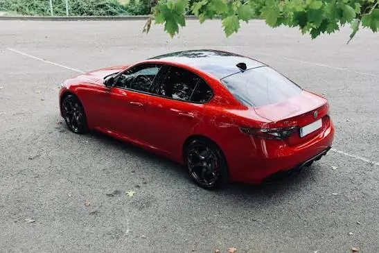 Acabado de espejo tras tratamiento cerámico de larga duración en Alfa Romeo Giulia